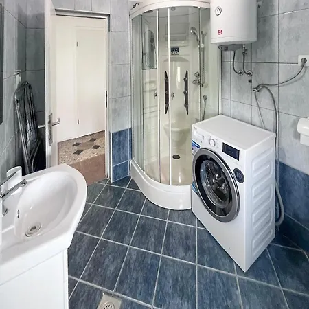 1 Bedroom Lovely In *